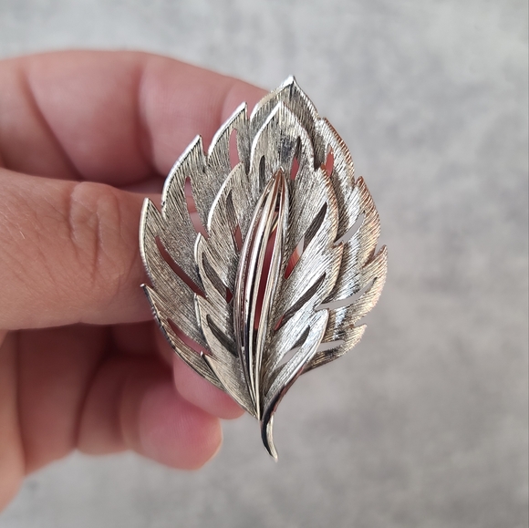 Vintage Monet Silver Leaf Brooch - Picture 3 of 10